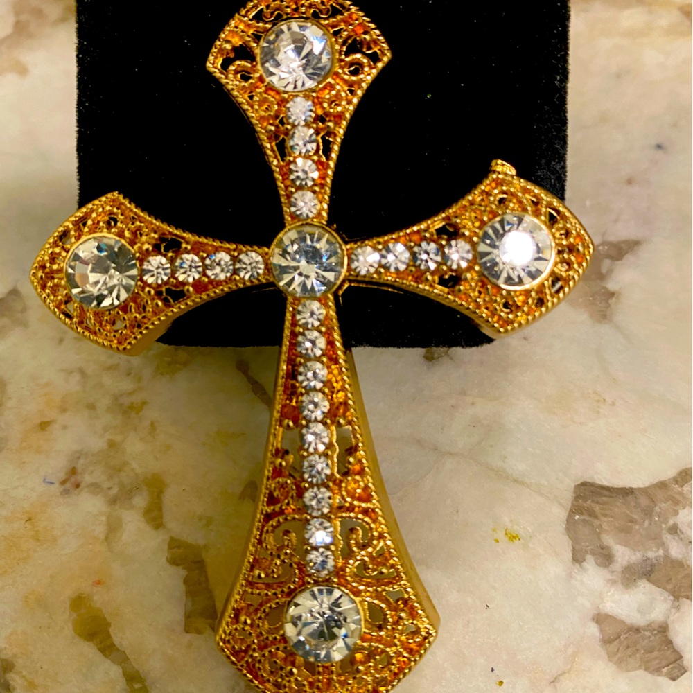 Gorgeous large rhinestone cross